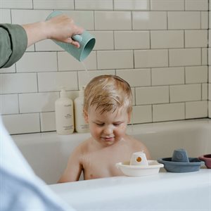 Mushie Bath Rinse Cup - Cambridge Blue