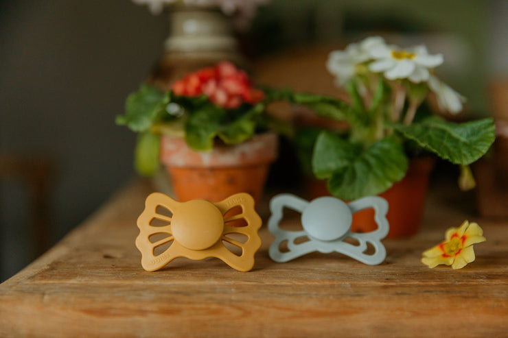 FRIGG Anatomical Butterfly Silicone Pacifier (Pale Daffodil)